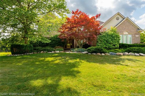 7255 Stonebrook Dr, Canton, MI, 48187-1261 | Card Image