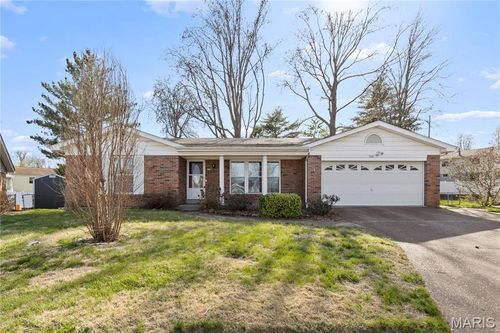 560 Blossomheath Drive, Unincorporated, MO, 63125 | Card Image