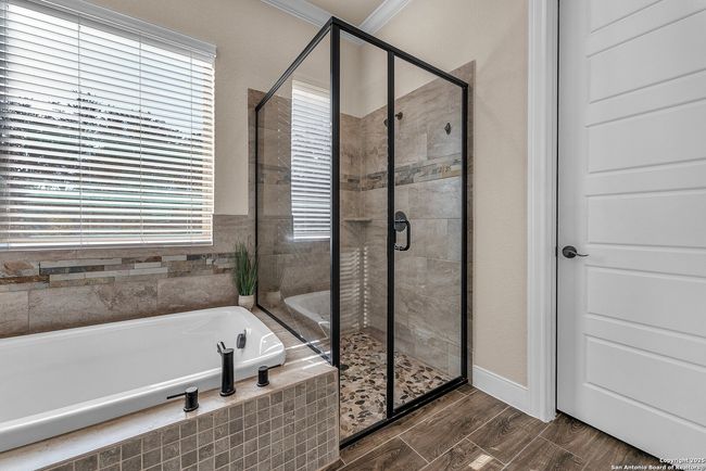 663 Private Road 1712, House other with 3 bedrooms, 3 bathrooms and null parking in Mico TX | Image 46