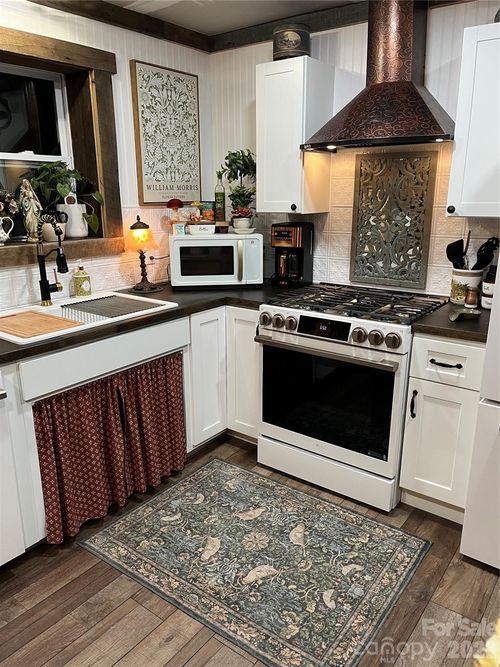 1029 Jacks Creek Rd, Burnsville, NC, 28714-5373 | Card Image