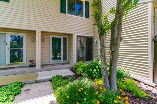 211 Winding Oak Ln, Buffalo Grove, IL, 60089-1585 | Card Image