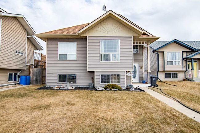 54 Mcdougall, Home with 3 bedrooms, 2 bathrooms and 4 parking in Penhold AB | Image 2