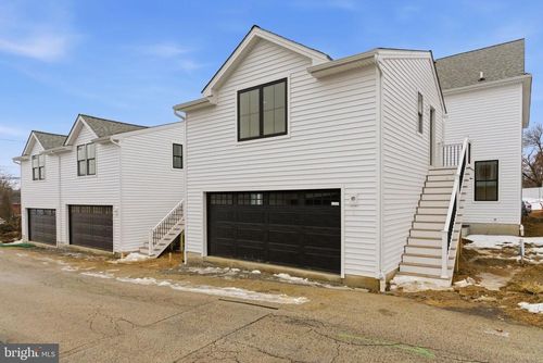 eff-453 E Franklin St, MEDIA, PA, 19063-3810 | Card Image