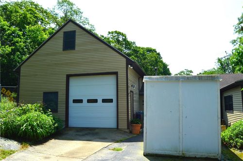 11 Buckeye Brook Rd, Charlestown, RI, 02813-2702 | Card Image