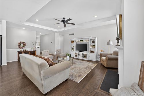 8185 Carston Ln, Brighton, MI, 48116-6822 | Card Image