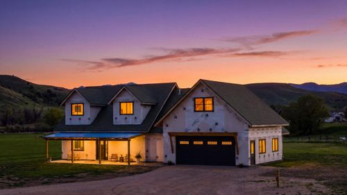 16 Oxbow Ranch Rd, Sheridan, WY, 82801-8690 | Card Image