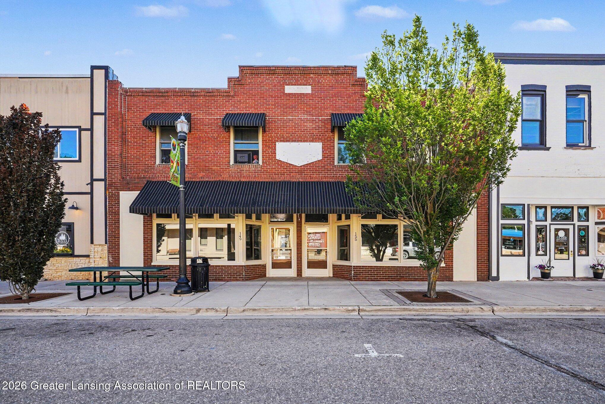 155 S Main St, Leslie, MI 49251