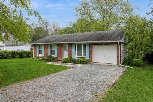 900 Cedar Dr, Southold, NY, 11971-2113 | Card Image