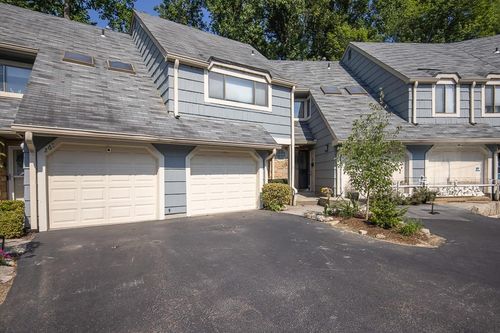 267-267 Treetop Cir, Nanuet, NY, 10954-1021 | Card Image