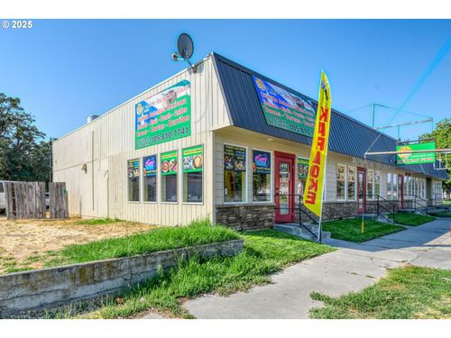 435 W Hermiston Ave, Hermiston, OR, 97838-1717 | Card Image