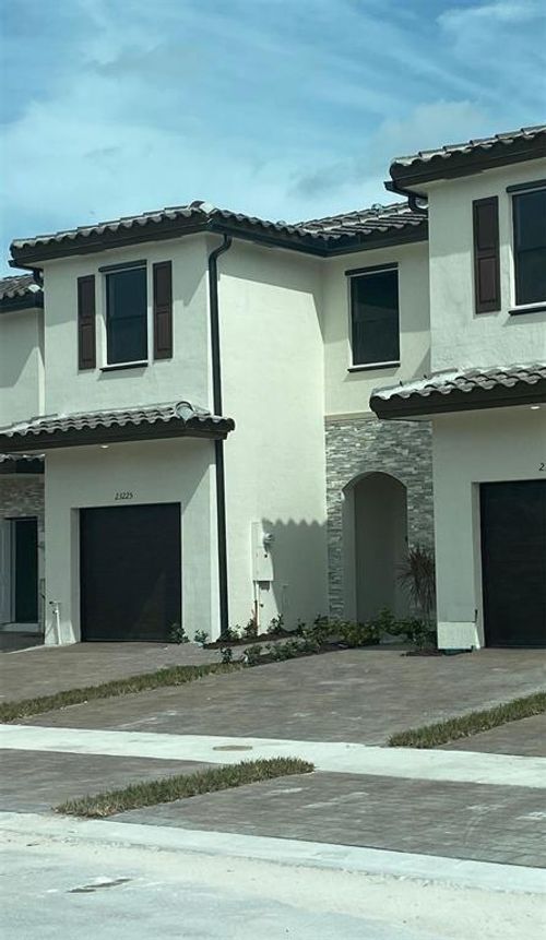 10973-10973 Sw 232nd Ter, Homestead, FL, 33032-6305 | Card Image