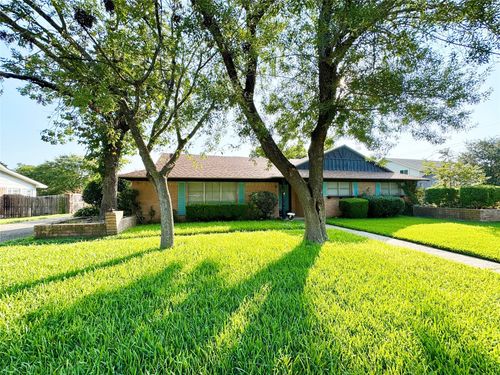 833 Deer Ridge Dr, Woodway, TX, 76712-3225 | Card Image