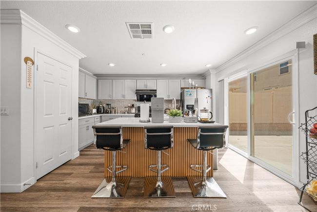 9804 Ardisia St, House other with 3 bedrooms, 3 bathrooms and 4 parking in Riverside CA | Image 8