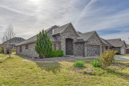 1100 Bryan Dr, Moore, OK, 73160-6002 | Card Image