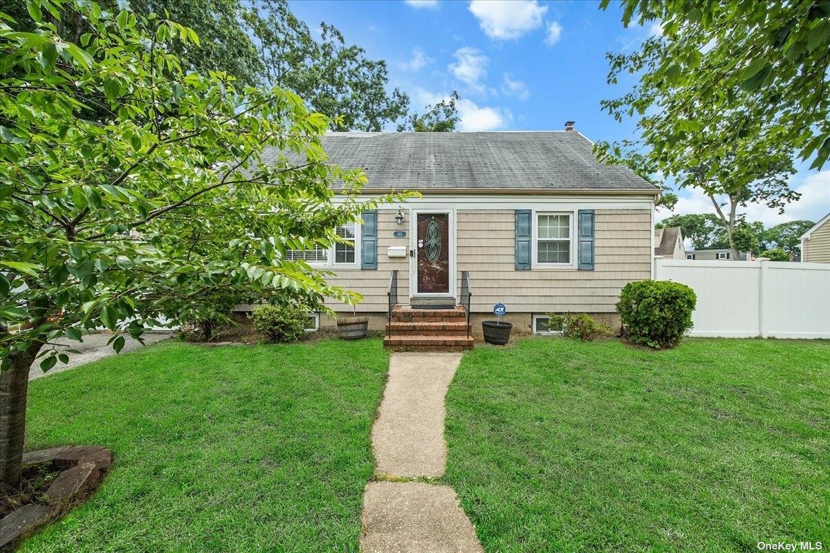 Cartwright Blvd, Massapequa Park, NY 11762