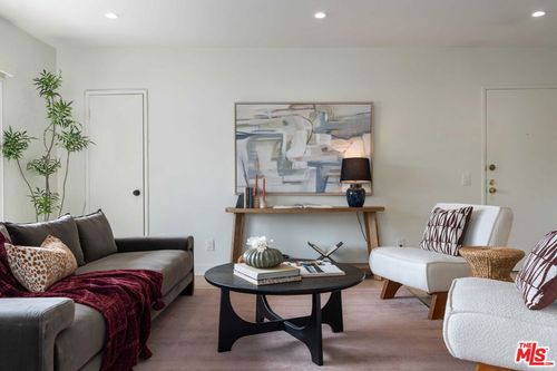 219-5055 Coldwater Canyon Ave, Sherman Oaks, CA, 91423-2218 | Card Image