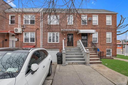 6906 Fresh Meadow Ln, Fresh Meadows, NY, 11365-3422 | Card Image