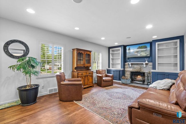 2424 S Main Ave, House other with 4 bedrooms, 3 bathrooms and null parking in Sioux Falls SD | Image 6