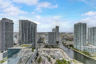 3004 - 68 Se 6th St, Condo with 3 bedrooms, 3 bathrooms and null parking in Miami FL | Image 1