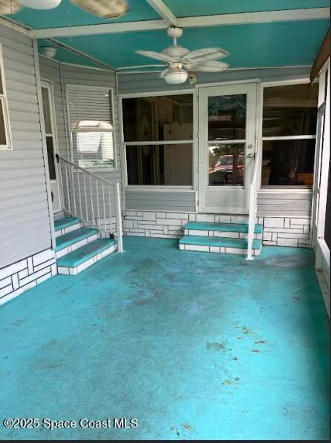 Screened Entrance | Image 22