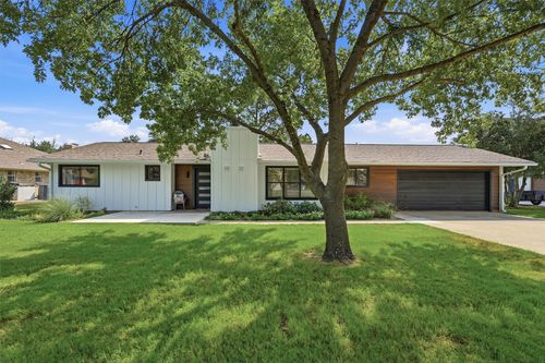 722 Kiowa Dr W, Lake Kiowa, TX, 76240-9596 | Card Image