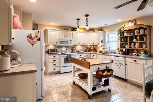 33 Bogey Ln, BUMPASS, VA, 23024-4669 | Card Image