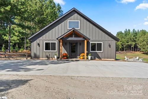 215 Rhonda Rd, Campobello, SC, 29322-8405 | Card Image