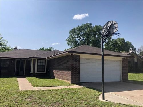 702 Creekside Dr, Euless, TX, 76040-5562 | Card Image