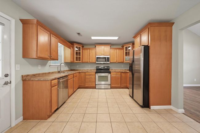 1038 Colony Cir, Home with 3 bedrooms, 2 bathrooms and 2 parking in Fort Oglethorpe GA | Image 9