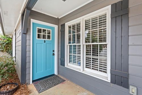 1992 Cooper Lake Dr Se, Smyrna, GA, 30080-6452 | Card Image