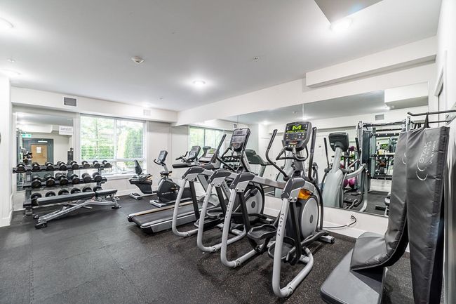 Gym with visible vents | Image 27