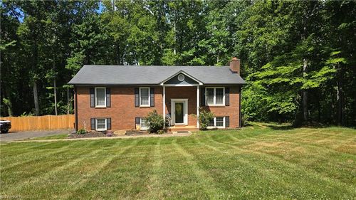 1578 Twin Oaks Dr, King, NC, 27021-9792 | Card Image