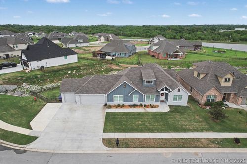 18977 Ridgeline Rd, Catoosa, OK, 74015-6564 | Card Image