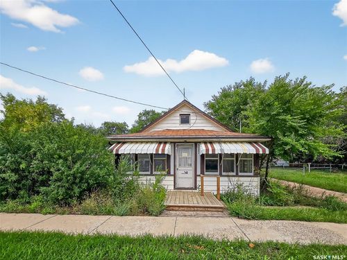 311 3 St, Chaplin, SK, S0H0S0 | Card Image