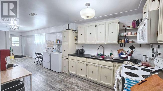 21 Duncan Ave, House other with 6 bedrooms, 4 bathrooms and 6 parking in Fruitvale BC | Image 7