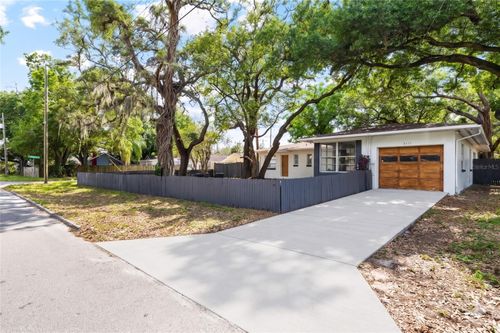 8510 N Seminole Ave, TAMPA, FL, 33604-1427 | Card Image