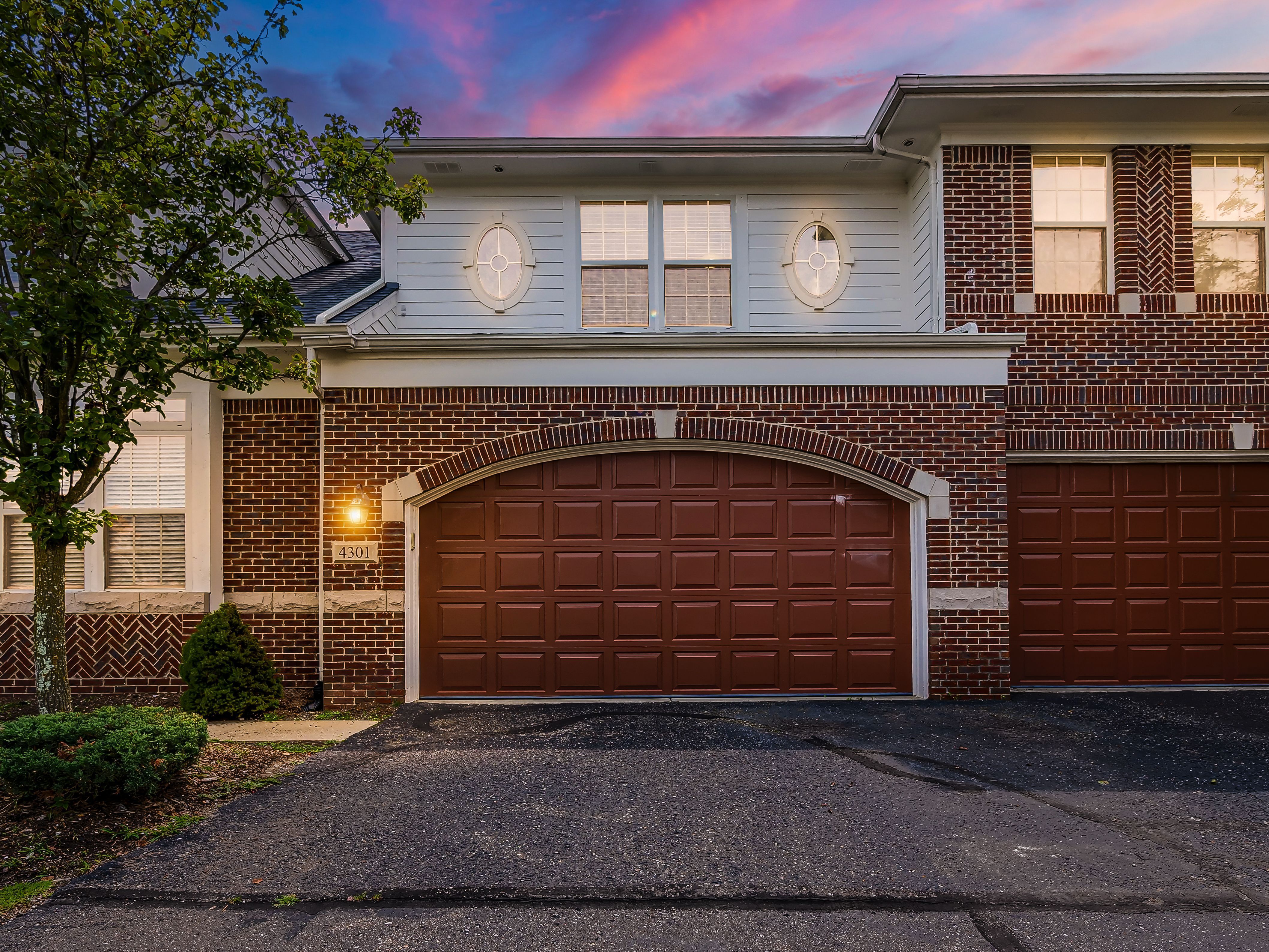 Gateway Cir, West Bloomfield, MI 48322