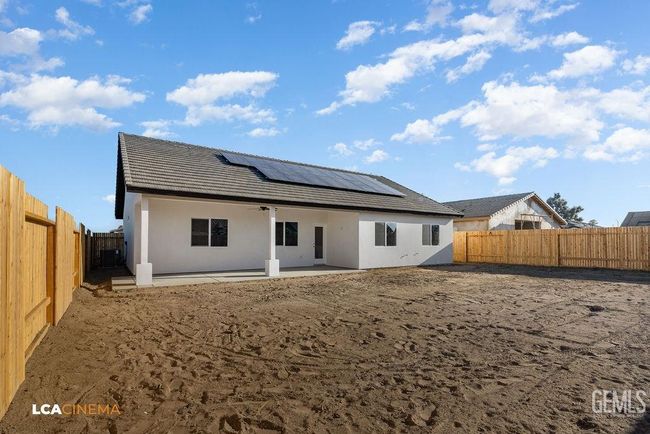 711 Sammy Way, Home with 4 bedrooms, 1 bathrooms and null parking in Shafter CA | Image 9