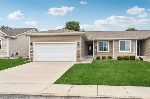 122 Se Sugarberry Ln, Pleasant Hill, IA, 50327-8520 | Card Image