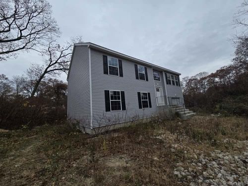 20 Barbara Ln, Medford, NY, 11763-1006 | Card Image