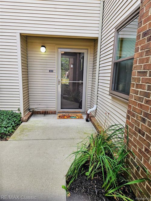 apt-103-6740 Ridgefield Cir, West Bloomfield, MI, 48322-3055 | Card Image