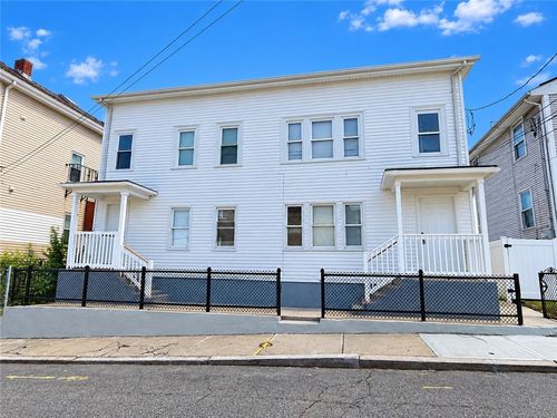 44 Veto St, Providence, RI, 02908-2407 | Card Image