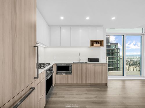 3501-6075 Wilson Ave, Burnaby, BC, V5H0M1 | Card Image