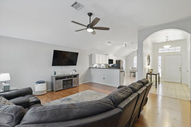 107 Watering Hole, House other with 4 bedrooms, 3 bathrooms and null parking in Newark TX | Image 9