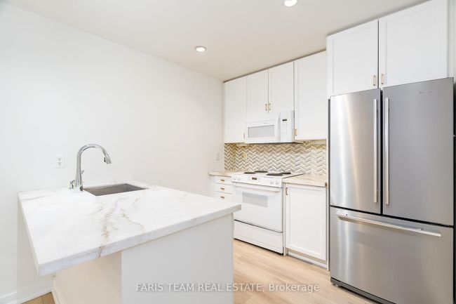 806 - 88 Palace Pier Crt, Condo with 2 bedrooms, 2 bathrooms and 1 parking in Etobicoke ON | Image 5