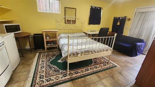 2317 1/2 Southgate Blvd, Houston, TX, 77030-1137 | Card Image