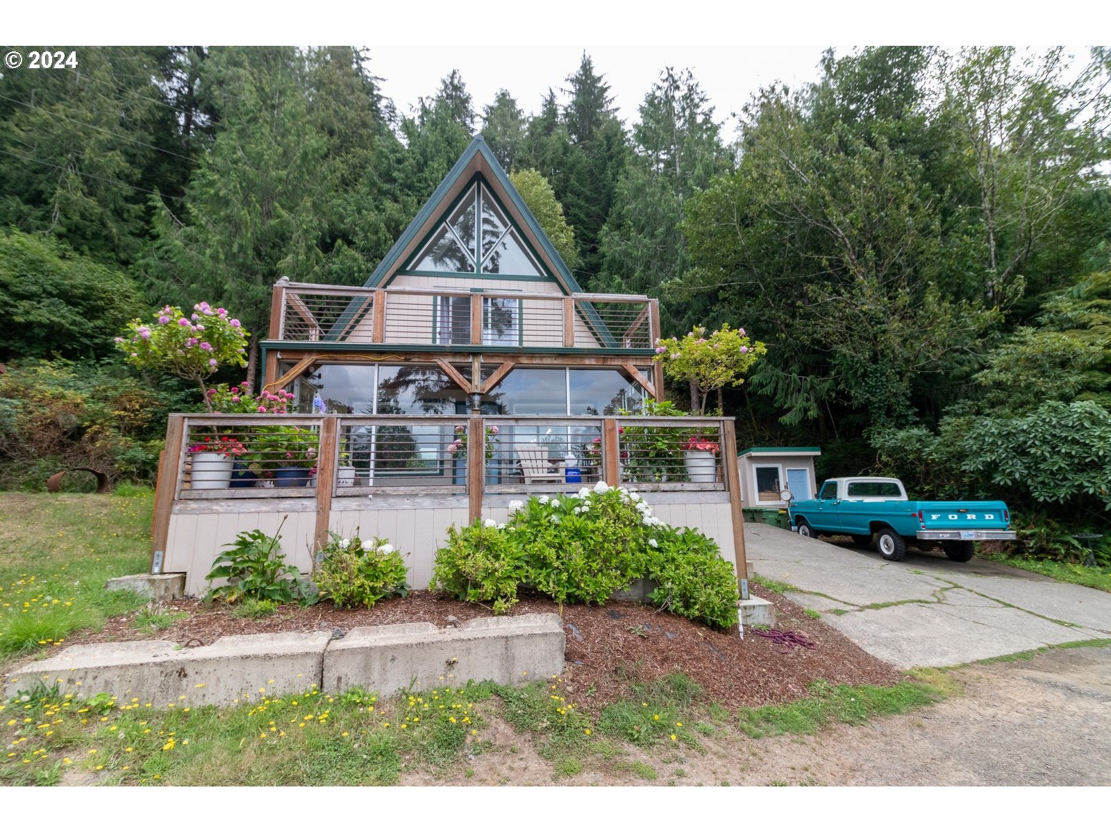 Santa Rd, Florence, OR 97439