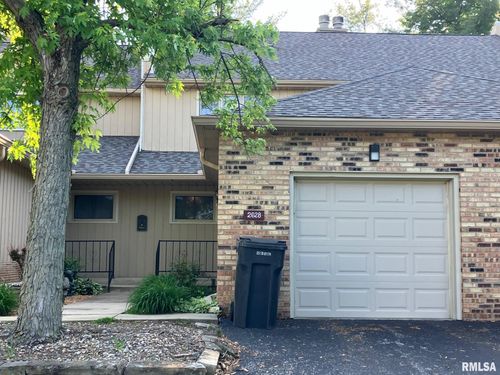 2628 S Forrest Green Dr, Decatur, IL, 62521-5411 | Card Image