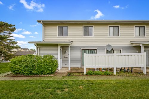 40 N Waterford Dr, Schaumburg, IL, 60194-3631 | Card Image