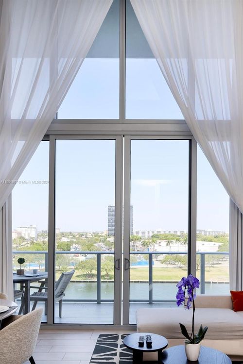 r504-4010 S Ocean Dr, Hollywood, FL, 33019-3063 | Card Image